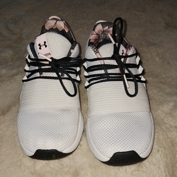 Under Armour Shoes - Under armor size 8 tennis shoes